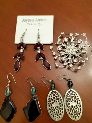 Lote Joyería Andrés: Pendientes y Broche