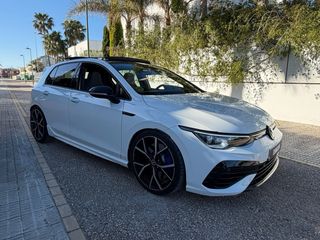 Volkswagen Golf 8 R AKRAPOVIC