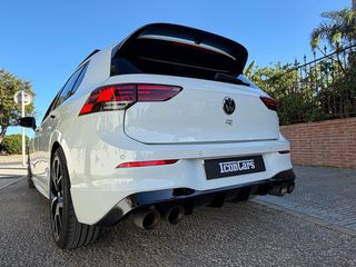 Volkswagen Golf 8 R AKRAPOVIC