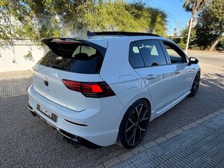Volkswagen Golf 8 R AKRAPOVIC