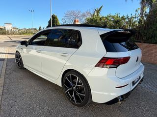 Volkswagen Golf 8 R AKRAPOVIC