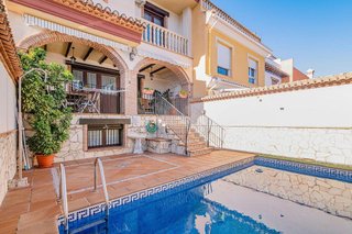 Casa adosada en venta en Zubia (La)