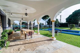 Chalet en venta en Sanlúcar la Mayor