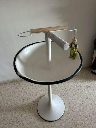 Jaula para loro con plato