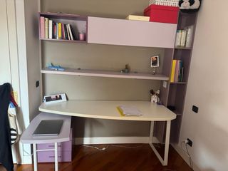 Scrivania con libreria e cassettiera