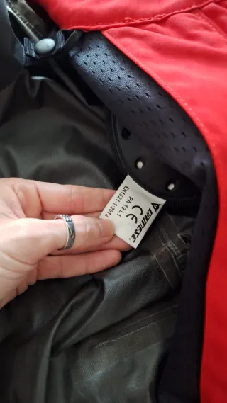 Chaqueta Moto Dainese Negra y Roja