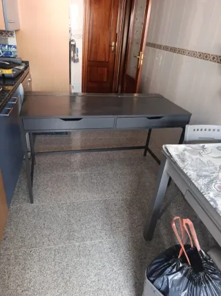 Escritorio metálico y madera gris