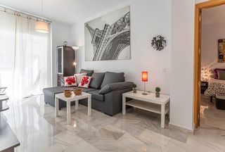 Piso en venta en La Goleta - San Felipe Neri en Málaga