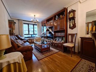 Piso en venta en Milán - Pumarín - Teatinos en Oviedo