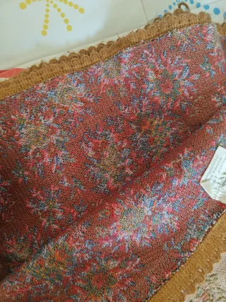 Falda mesa camilla floral beige y rosa