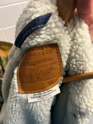 Cazadora Levi's Premium Azul con Borrego