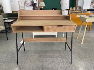 Escritorio madera y metal