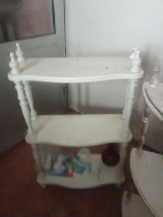 Estantería de madera para restaurar
