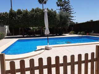 Chalet en venta en Peña de las Águilas en Elche