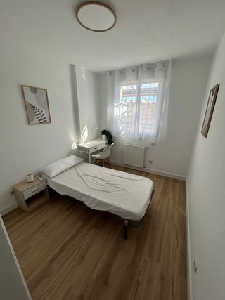 Somier con patas y colchón 90 por 200