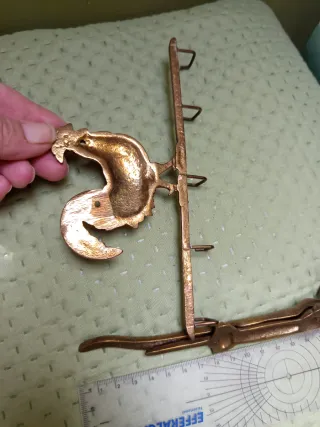 Cascanueces y soporte llaves bronce