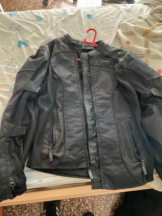 Chaqueta de moto negra