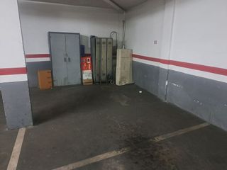 Garaje en venta en La Font de la Guatlla en Barcelona