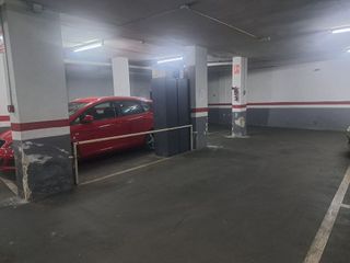 Garaje en venta en La Font de la Guatlla en Barcelona