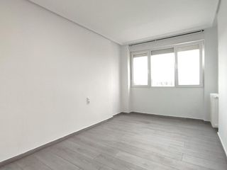 Piso en venta en Hospital - Parque sur en Albacete