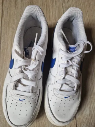 Zapatillas Nike Air Force 1 Blancas y Azules