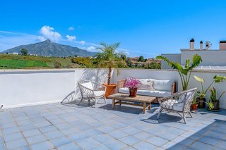 Ático en venta en Nueva Andalucía centro en Marbella