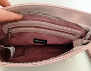 Bolso rosa de hombro o bandolera