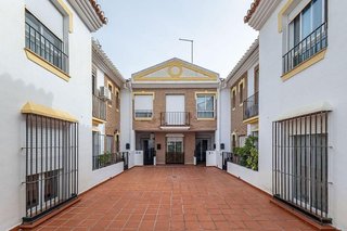 Casa adosada en venta en Zubia (La)