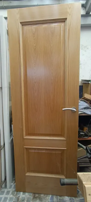 Puerta de interior madera con manivela