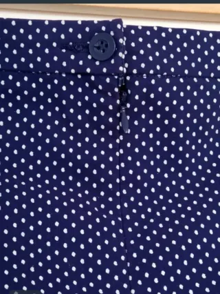 Falda azul de lunares