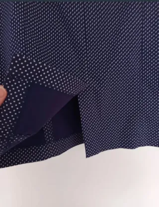 Falda azul de lunares