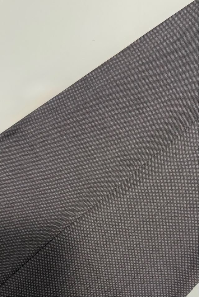 Traje completo color gris corte clásico. Talla 48