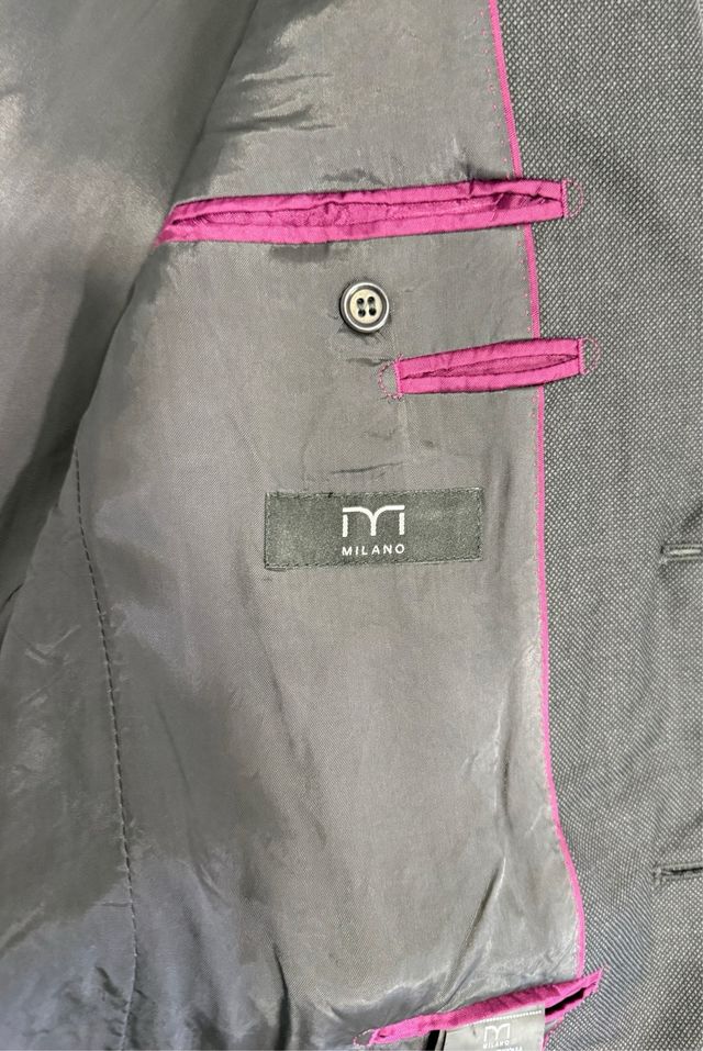Traje completo color gris corte clásico. Talla 48