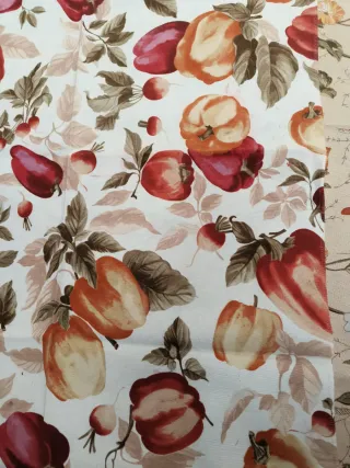 Lote de telas con estampados florales y frutas