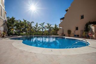 Piso en venta en Los Naranjos - Las Brisas en Marbella