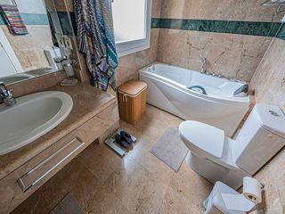 Piso en venta en Los Naranjos - Las Brisas en Marbella