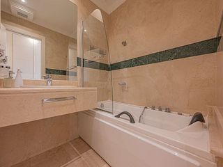 Piso en venta en Los Naranjos - Las Brisas en Marbella