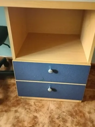 Escritorio madera con cajones azul