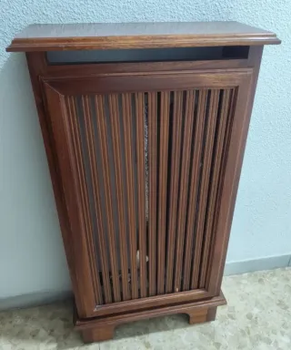 Cubre radiador de madera
