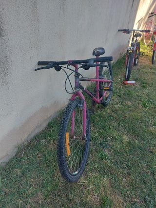 Bicicleta Mountain Bike negra y Rosa