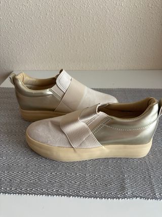 Zapatillas plataforma beige y doradas talla 37