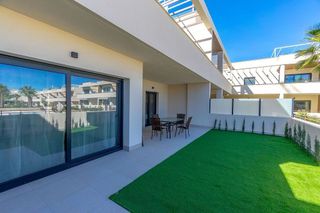 Casa adosada en venta en  El Acequión - Los Naúfragos en Torrevieja