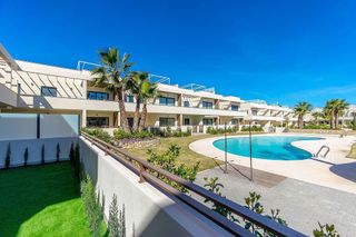 Casa adosada en venta en  El Acequión - Los Naúfragos en Torrevieja