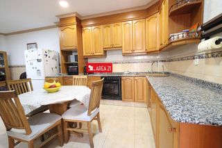 Chalet en venta en Núcleo Urbano en Pobla de Vallbona (la)