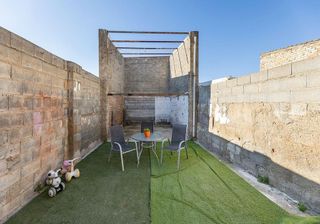 Casa adosada en venta en Láchar