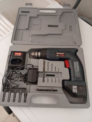 Taladro Einhell 7.2V con maletín y accesorios