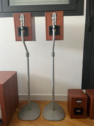 Altavoces Infinity Beta HCS 5.1 con peanas