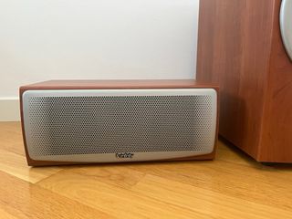 Altavoces Infinity Beta HCS 5.1 con peanas