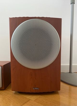 Altavoces Infinity Beta HCS 5.1 con peanas