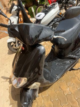 Kymco Vitality Scooter Automática Negra